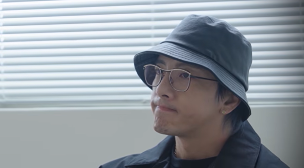 ▲坤達哽咽。(圖/翻攝自YouTube/又離題了)