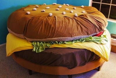 在漢堡床上睡到牽絲，是起士融化了嗎
