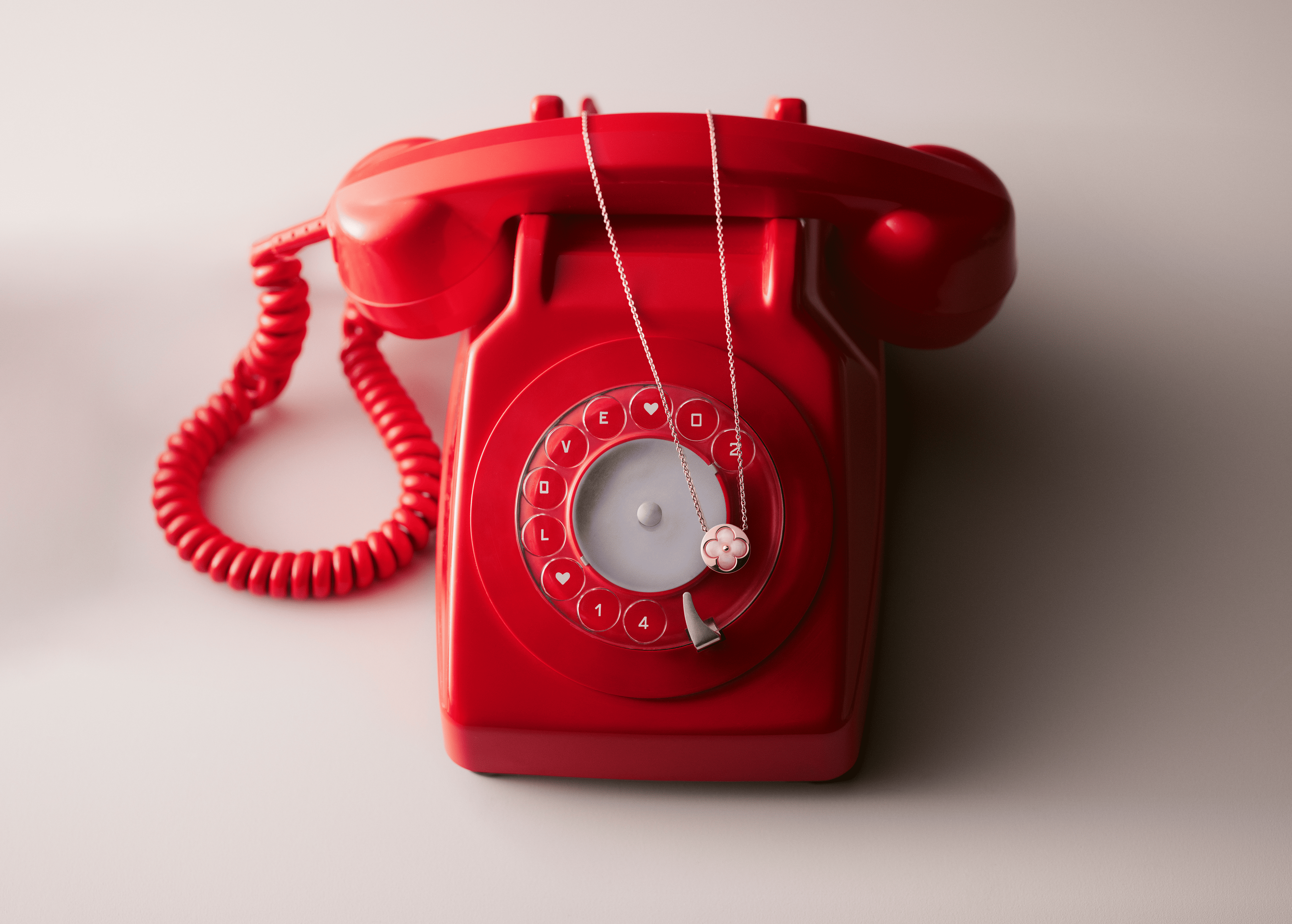 ▲▼情人節珠寶 。(圖/翻攝IG)