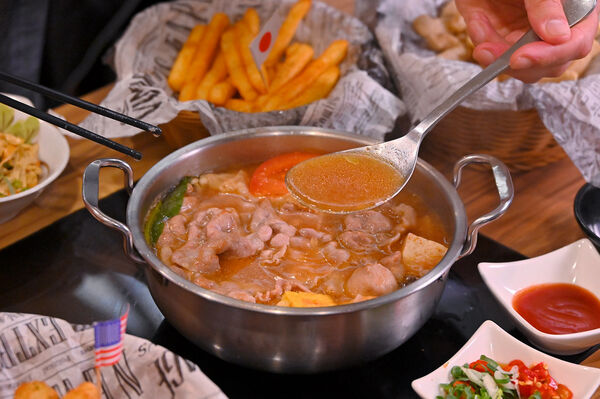 ▲▼水滾巴鍋物。(圖/部落客橘子狗愛吃糖授權提供)