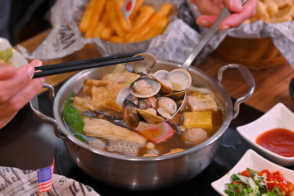 ▲▼水滾巴鍋物。(圖/部落客橘子狗愛吃糖授權提供)