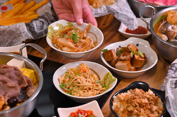 ▲▼水滾巴鍋物。(圖/部落客橘子狗愛吃糖授權提供)