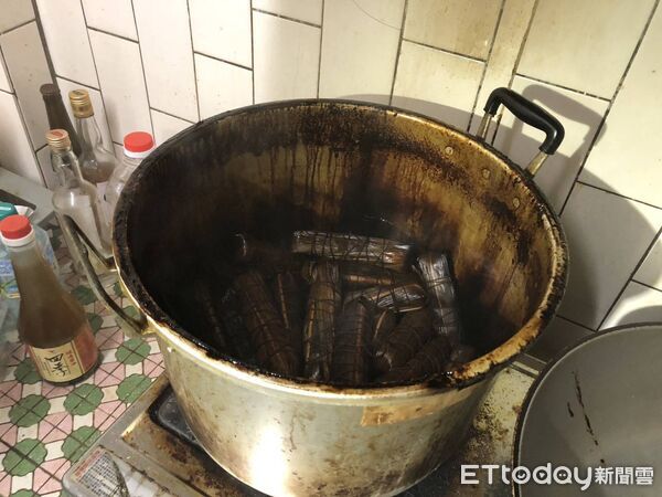 ▲台南市七股區住宅因瓦斯爐未關導致白煙瀰漫,住警器即時示警成功阻止火災發生。(圖/記者林東良翻攝,下同)