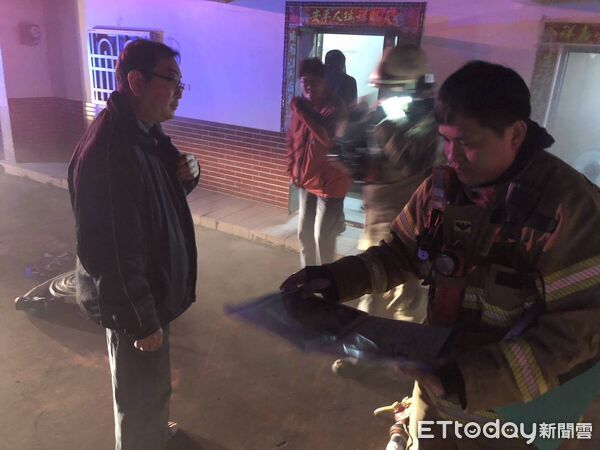 ▲台南市七股區住宅因瓦斯爐未關導致白煙瀰漫,住警器即時示警成功阻止火災發生。(圖/記者林東良翻攝,下同)
