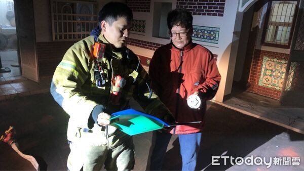 ▲台南市七股區住宅因瓦斯爐未關導致白煙瀰漫,住警器即時示警成功阻止火災發生。(圖/記者林東良翻攝,下同)