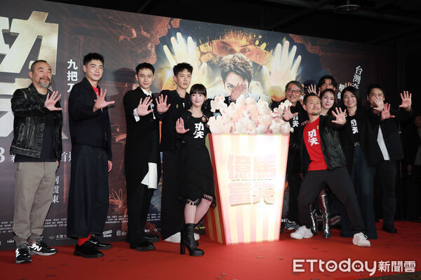 ▲▼《功夫》電影首映會-導演九把刀、戴立忍、柯震東、王淨、朱軒洋 劉冠廷、嚴藝文、高英軒、禾浩辰、黃瀞怡。(圖/記者周宸亘攝)