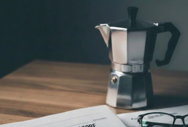 ▲▼義大利百年品牌流失!Bialetti、中資基金接手「義大利製造」恐面臨危機。(AI協作圖/記者董美琪製作,經編輯審核)