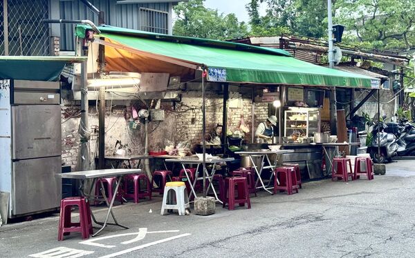 ▲▼麗英麵攤。(圖/部落客小虎食夢網授權提供)