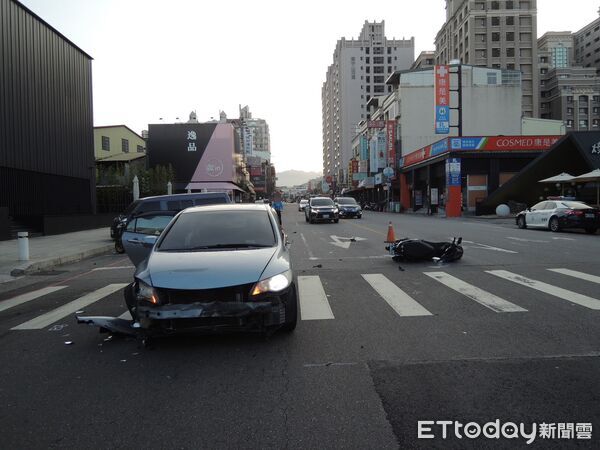 ▲▼台中男子凌晨酒駕,追撞1輛汽車2輛機車,自己也受傷。(圖/民眾提供,下同)