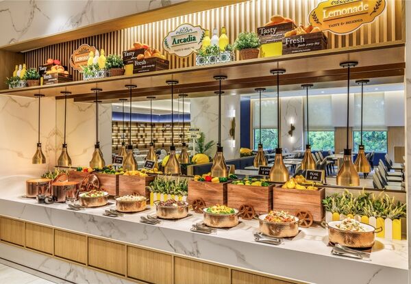 ▲嘉義福容voco酒店田園西餐廳6月30日前,推出平日晚間限定的 「晚食用餐專案」。(圖/取自嘉義福容網站)