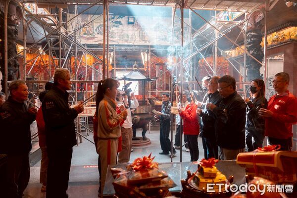 ▲西螺福興宮鳴鐘擂鼓36響,今日送神封籤儀式,場面莊嚴隆重。(圖/記者游瓊華翻攝)