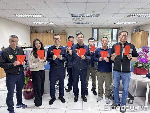 ▲瑞芳警分局提前圍爐暖心慰勞同仁。(圖/記者郭世賢翻攝)