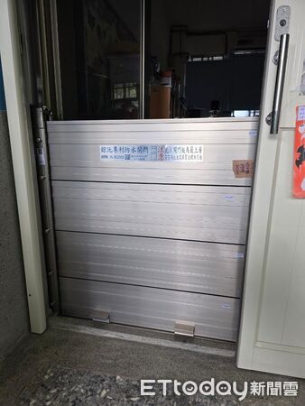 ▲台南市2026年度編列2200萬元,補助70所學校設置及汰換防水閘門,強化校園防汛整備。(圖/記者林東良翻攝,下同)