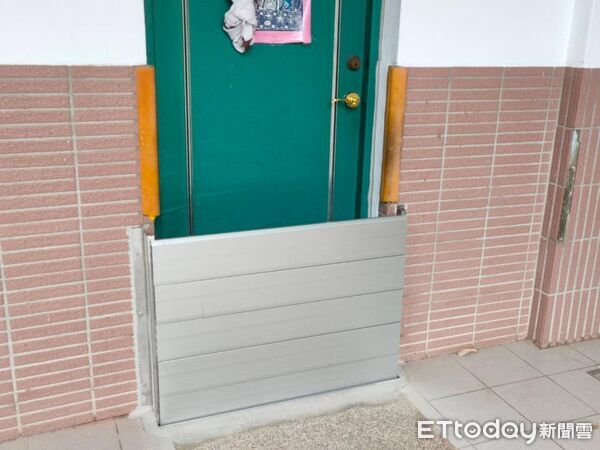 ▲台南市2026年度編列2200萬元,補助70所學校設置及汰換防水閘門,強化校園防汛整備。(圖/記者林東良翻攝,下同)