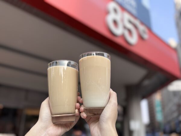▲85度C、伯朗咖啡館開工慶優惠。(圖/業者提供)