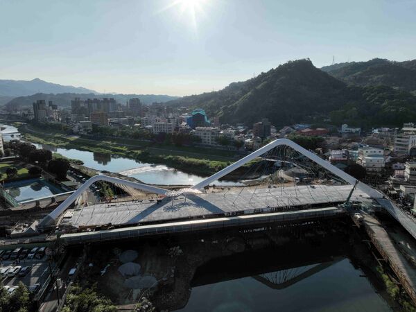 ▲新北長福橋改建邁新里程 主橋人行通道2/13率先啟用。(圖/新北市水利局提供)