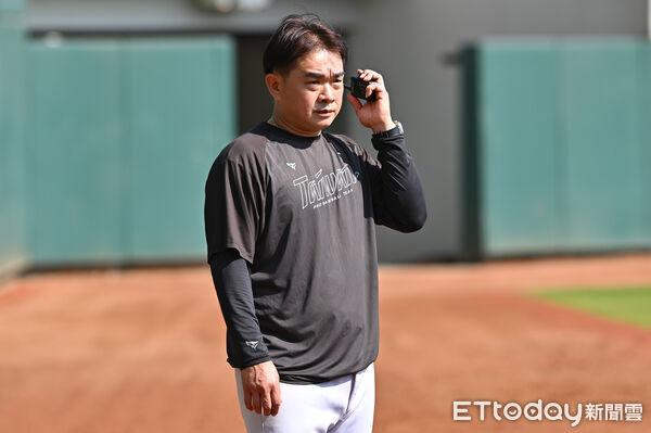▲▼2026WBC經典賽中華隊自辦熱身賽,中華隊打擊教練彭政閔。(圖/記者李毓康攝)