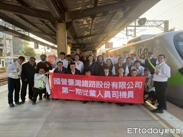 ▲▼台鐵公司化首波招募司機員上線實習,攻讀博士的林育民正是其中一名。(圖/林育民提供)