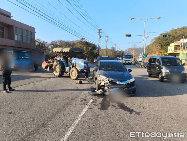 ▲▼苗栗小客車撞農機具。(圖/記者楊永盛翻攝)