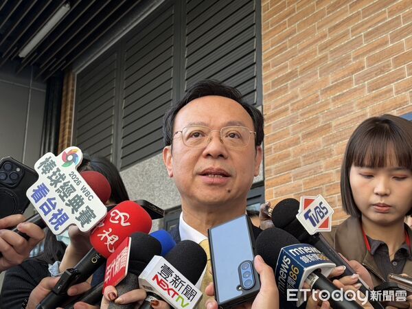 ▲▼衛福部長石崇良陪同總統視察「春節醫療量能暨週日及國定假日輕急症中心(UCC)」。(圖/記者洪巧藍攝)