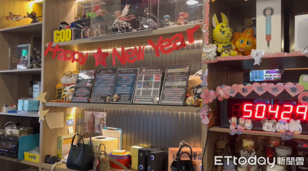 ▲▼韓國職棒樂天巨人隊涉嫌前往遊藝場賭博,台南警方今進行臨檢。(圖/記者林東良翻攝)