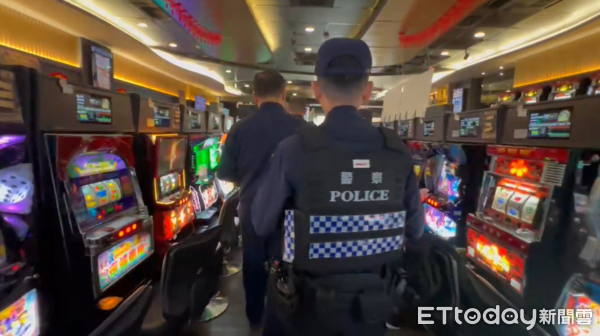 ▲▼韓國職棒樂天巨人隊涉嫌前往遊藝場賭博,台南警方今進行臨檢。(圖/記者林東良翻攝)