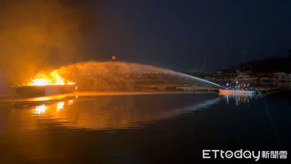 ▲▼ 嘉義船長幫友人接電 漁船電瓶突爆炸…全身嚴重燒燙傷 。(圖/記者翁伊森翻攝)