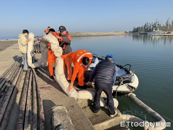 ▲▼ 嘉義船長幫友人接電 漁船電瓶突爆炸…全身嚴重燒燙傷 。(圖/記者翁伊森翻攝)