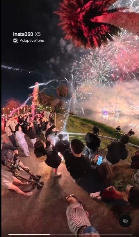 ▲▼高雄蓮池潭放焰火炸人群。(圖/翻攝Threads/jasmineshao0719)