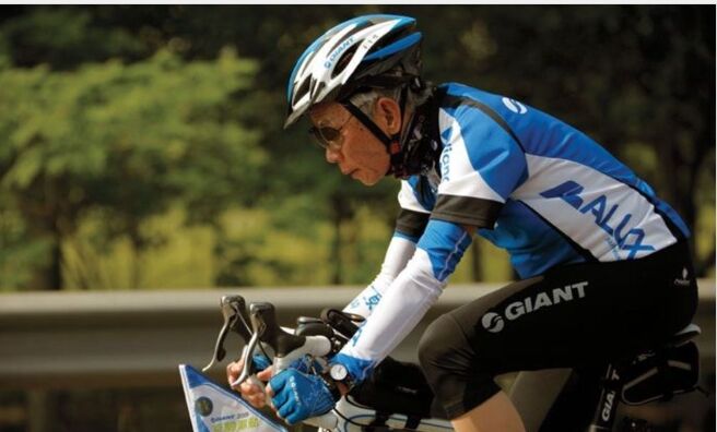 ▲▼2007年73歲巨大集團創辦人 劉金標用15天完成973公里的自行車環台之旅。(圖/翻攝官網)