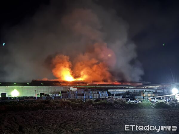 ▲▼桃園市大園區工廠火警。(圖/記者沈繼昌翻攝)