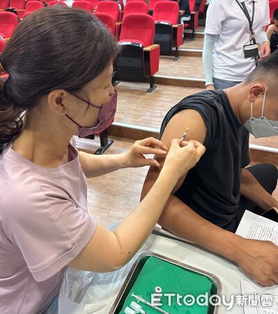 ▲▼西洋情人節及春節假期到來,花蓮衛生局提醒民眾,享受親密互動與團聚歡樂之餘,也要守護彼此健康。(圖/花蓮衛生局提供,下同)