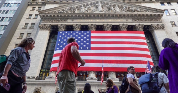 美股七巨頭股價迄今幾乎全軍覆沒。(圖/中新社)