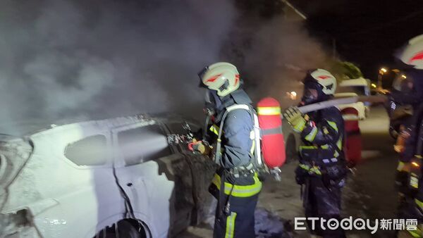 ▲▼基隆休旅車失火。(圖/記者郭世賢翻攝)