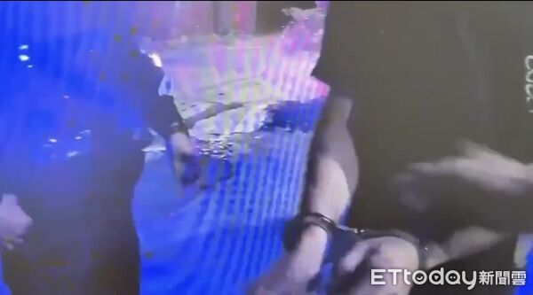 ▲黃姓男子潛入住民藏匿被查獲送辦。(圖/記者陳崑福翻攝)