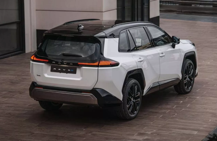 ▲6代RAV4於中東市場推出入門款汽油。(圖/翻攝自TOYOTA)