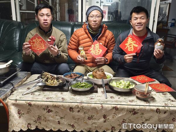 ▲▼玉山氣象站年夜飯。(圖/玉山氣象站提供)