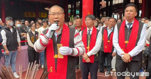 ▲台南南鯤鯓代天府大年初一抽出丙午年國運籤,第13號籤被解讀為「中上上」吉兆。(記者林東良翻攝,下同)