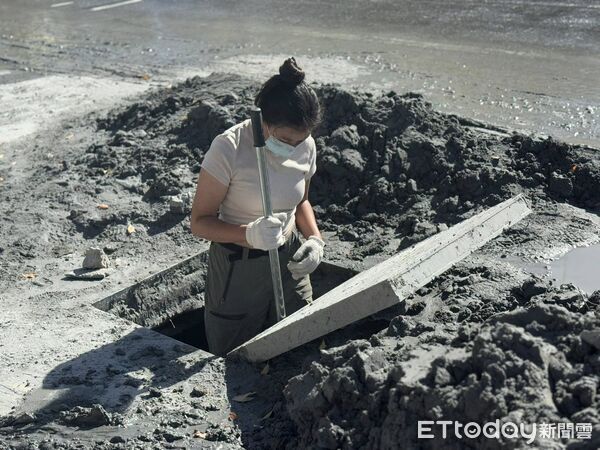 ▲暨大社工系「鏟子超人」熊亮心獲行政院長卓榮泰表揚。(圖/國立暨南國際大學提供)