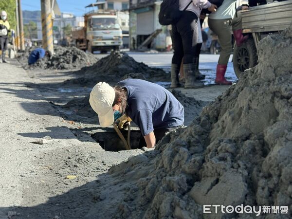 ▲暨大社工系「鏟子超人」熊亮心獲行政院長卓榮泰表揚。(圖/國立暨南國際大學提供,下同)