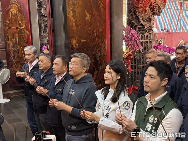 ▲▼民進黨立委蔡其昌大年初三合體林亮君、陳又新新春參拜。(圖/記者陳家祥攝)