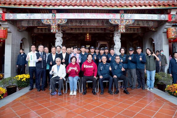 ▲▼民進黨立委、台中市長參選人何欣純合體總統賴清德發新春福袋。(圖/何欣純辦公室提供)