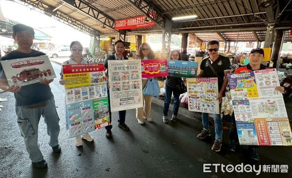 ▲南消二大隊往玉井果菜市場辦理防火宣導,提醒攤商注意用電安全。(記者林東良翻攝,下同)