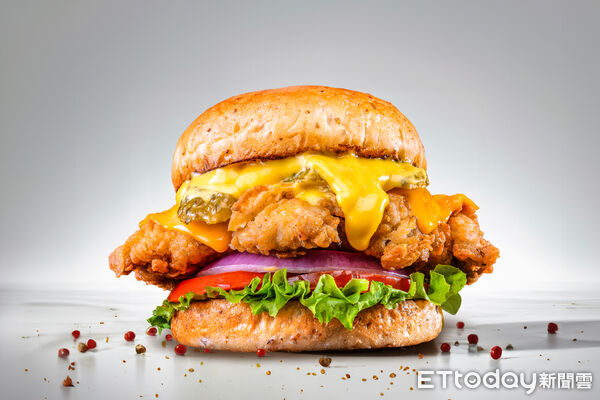 ▲金色三麥商業午餐漢堡。(圖/金色三麥提供)