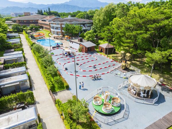 ▲桃園高爾夫俱樂部.桃園悅華大酒店精緻客房,陽光咖啡廳自助式早餐,童樂園,住客享擊球優惠。(圖/業者提供)