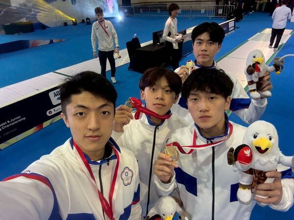 ▲中華隊男子銳劍團體勇奪金牌。(圖/教練李俊徵提供)