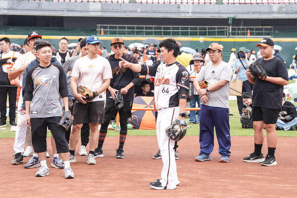 ▲統一獅「萊!萊坐!」同樂會登場 球迷齊聚台南球場體驗棒球樂趣。(圖/統一獅)