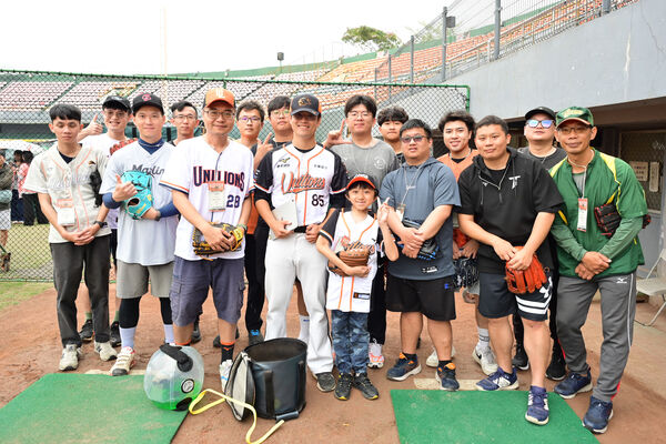 ▲統一獅「萊!萊坐!」同樂會登場 球迷齊聚台南球場體驗棒球樂趣。(圖/統一獅)