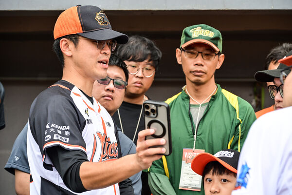 ▲統一獅「萊!萊坐!」同樂會登場 球迷齊聚台南球場體驗棒球樂趣。(圖/統一獅)