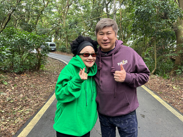 ▲胡瓜與比莉認識多年。(圖/下面一位)